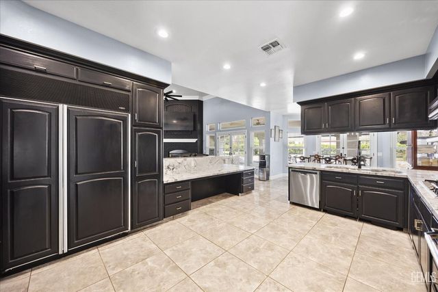 311 Saba Way, Bakersfield, CA 93314