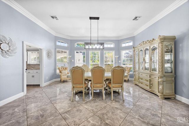 311 Saba Way, Bakersfield, CA 93314