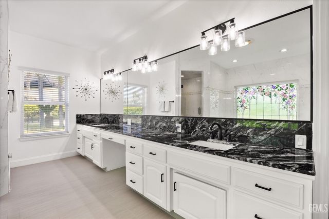 311 Saba Way, Bakersfield, CA 93314