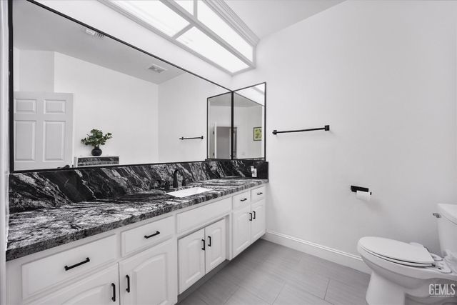 311 Saba Way, Bakersfield, CA 93314