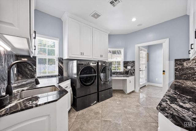 311 Saba Way, Bakersfield, CA 93314