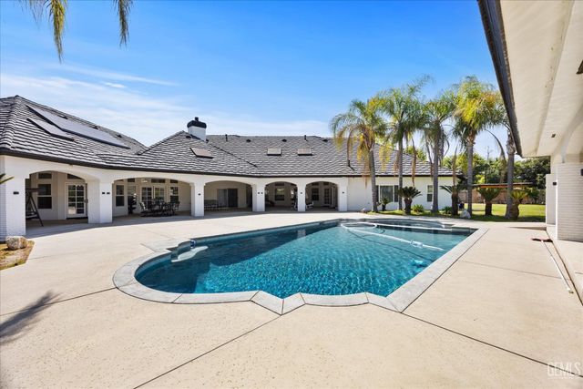 311 Saba Way, Bakersfield, CA 93314