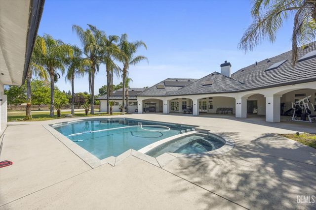 311 Saba Way, Bakersfield, CA 93314