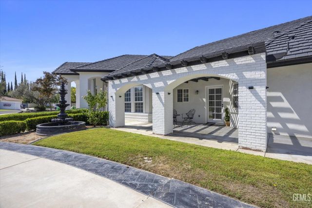 311 Saba Way, Bakersfield, CA 93314