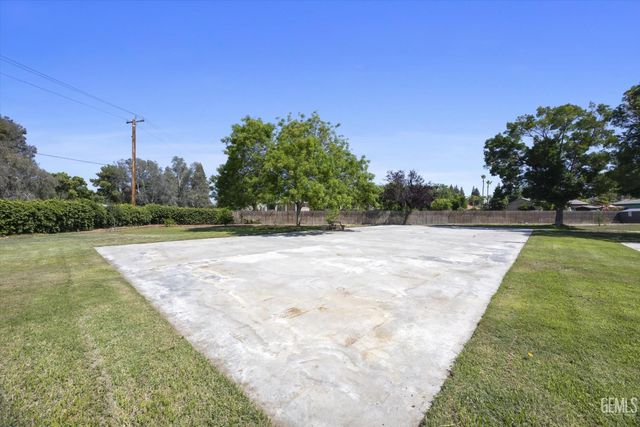 311 Saba Way, Bakersfield, CA 93314