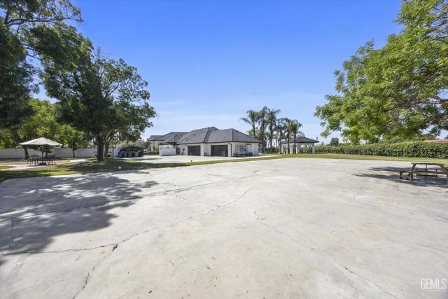 311 Saba Way, Bakersfield, CA 93314