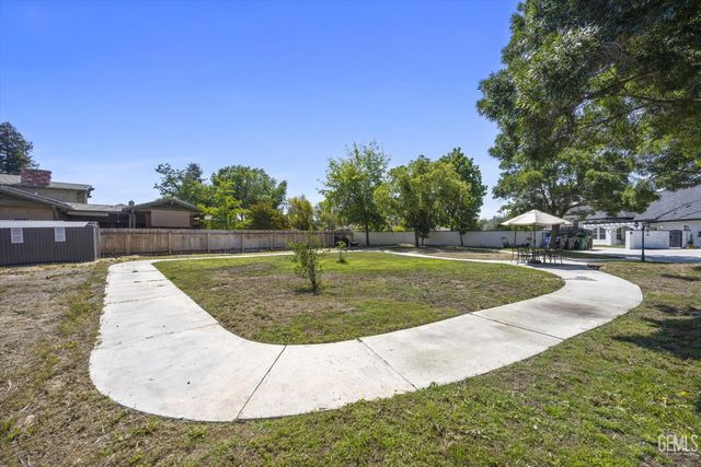 311 Saba Way, Bakersfield, CA 93314