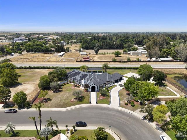 311 Saba Way, Bakersfield, CA 93314