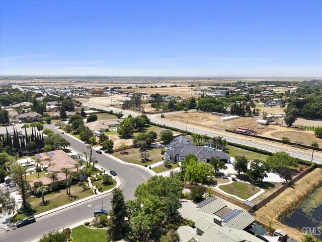 311 Saba Way, Bakersfield, CA 93314