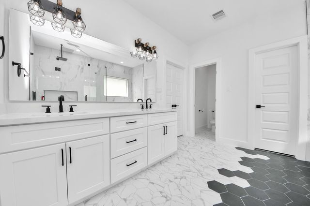 1818 West Street, Houston, TX 77026