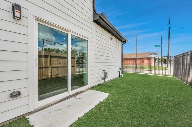 1818 West Street, Houston, TX 77026