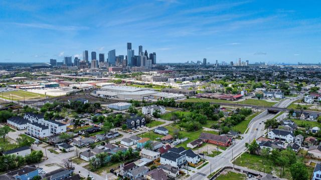 1818 West Street, Houston, TX 77026