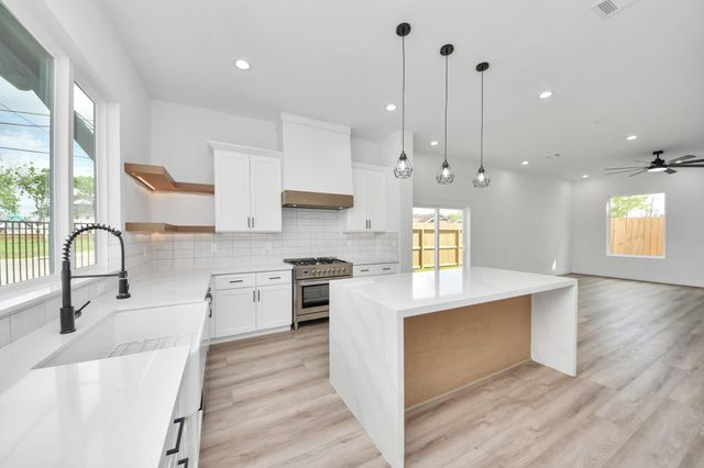 1818 West Street, Houston, TX 77026