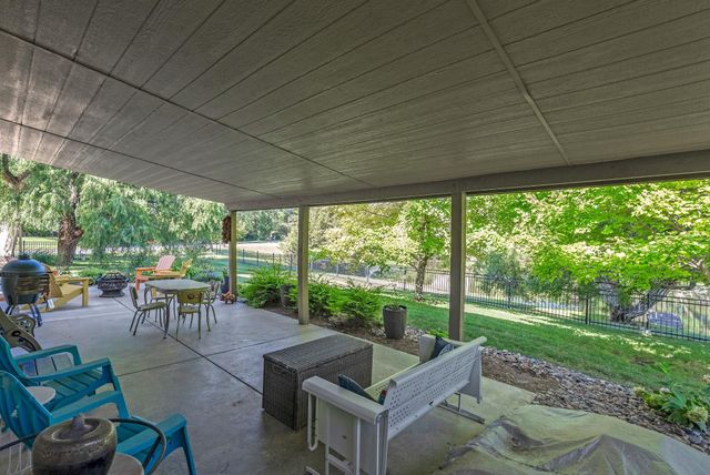 831 S Spring Hollow Dr, Wichita, KS 67230