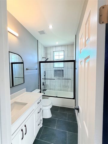 302 E Travis Street, Leonard, TX 75452