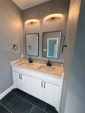 302 E Travis Street, Leonard, TX 75452