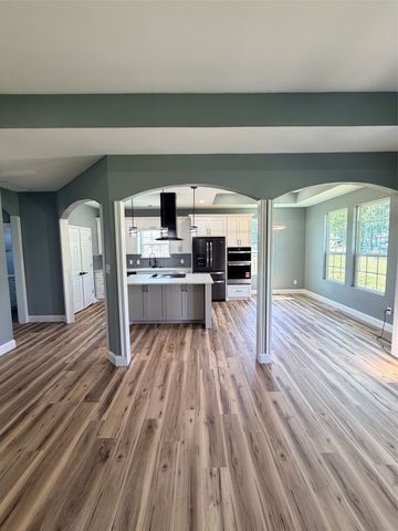 302 E Travis Street, Leonard, TX 75452