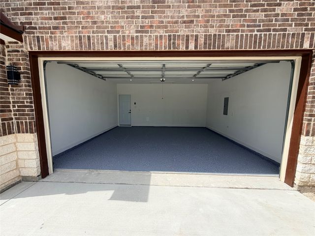 302 E Travis Street, Leonard, TX 75452