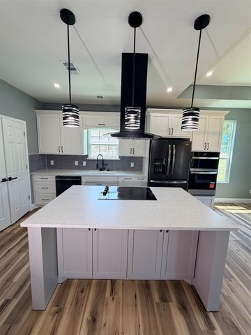 302 E Travis Street, Leonard, TX 75452