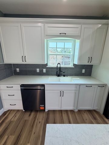 302 E Travis Street, Leonard, TX 75452