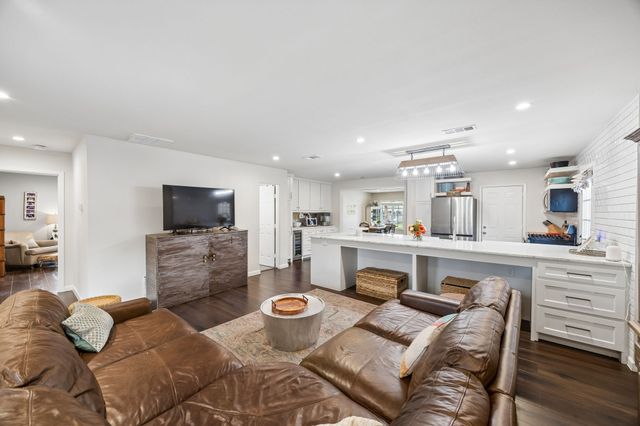 9422 Lenel Place, Dallas, TX 75220