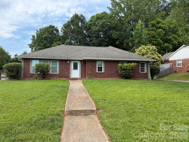 7101 Riding Trail Road, Charlotte, NC 28212