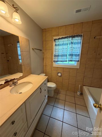 7101 Riding Trail Road, Charlotte, NC 28212