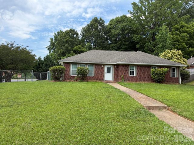 7101 Riding Trail Road, Charlotte, NC 28212
