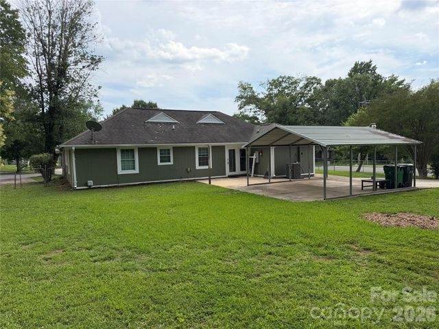 7101 Riding Trail Road, Charlotte, NC 28212