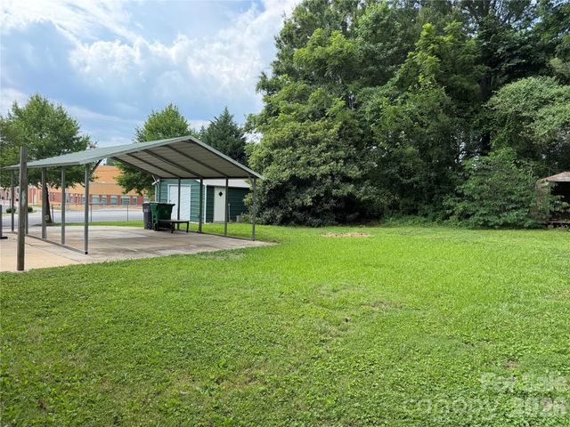 7101 Riding Trail Road, Charlotte, NC 28212