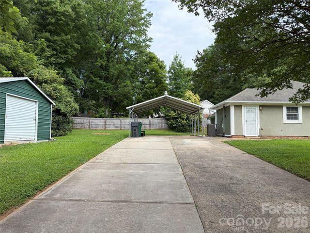 7101 Riding Trail Road, Charlotte, NC 28212