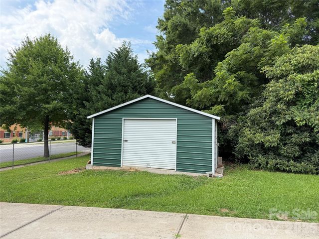 7101 Riding Trail Road, Charlotte, NC 28212