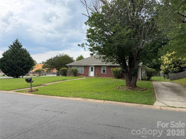 7101 Riding Trail Road, Charlotte, NC 28212