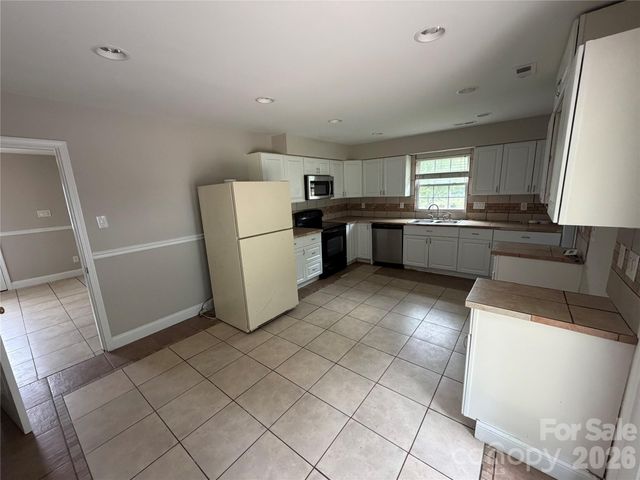 7101 Riding Trail Road, Charlotte, NC 28212