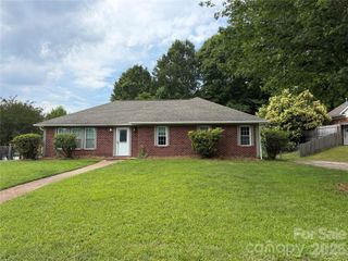 7101 Riding Trail Road, Charlotte, NC 28212