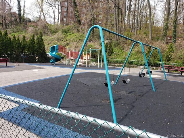 811 Bronx River Road 1 C, Bronxville, NY 10708