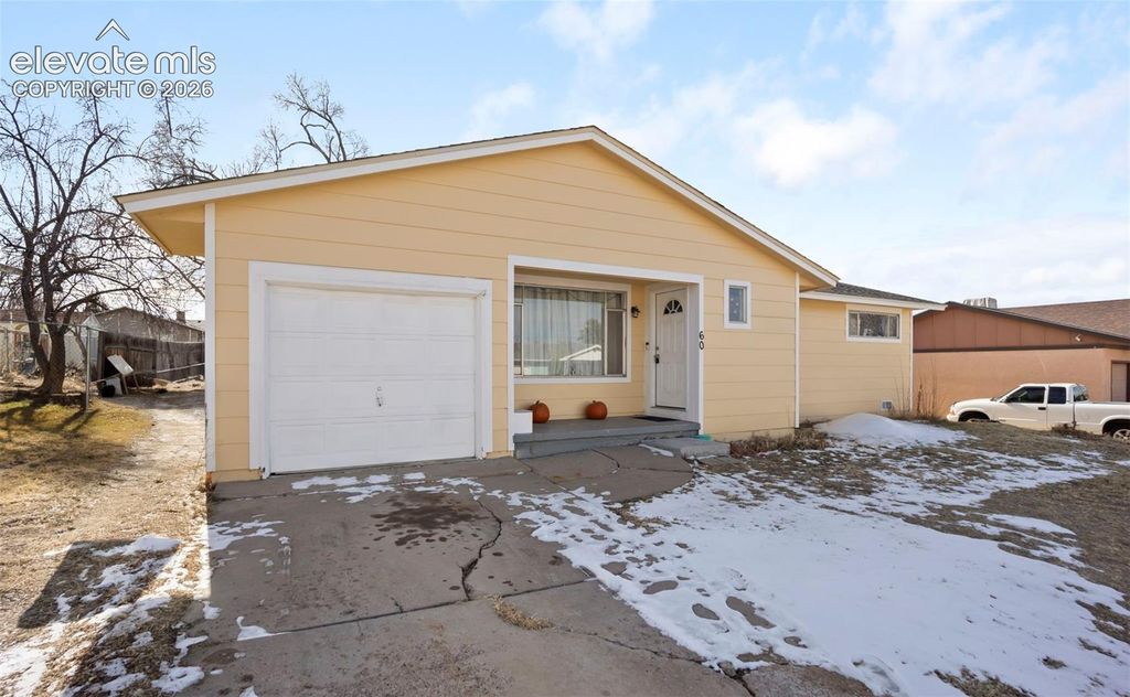 60 Loch Lomond Lane, Pueblo, CO 81001 — photo 2