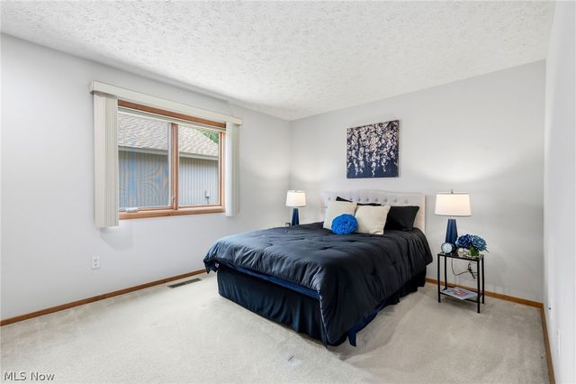 32672 Heron Circle, North Ridgeville, OH 44039