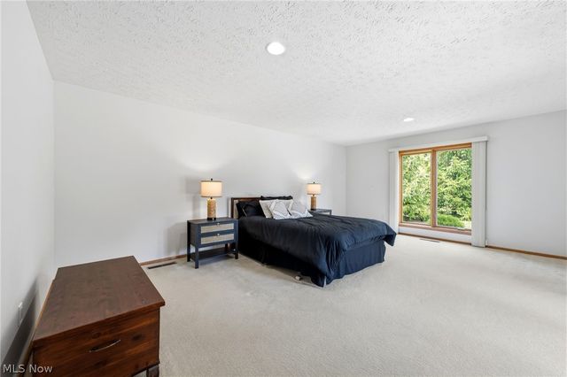 32672 Heron Circle, North Ridgeville, OH 44039