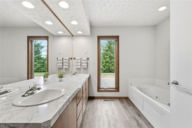 32672 Heron Circle, North Ridgeville, OH 44039