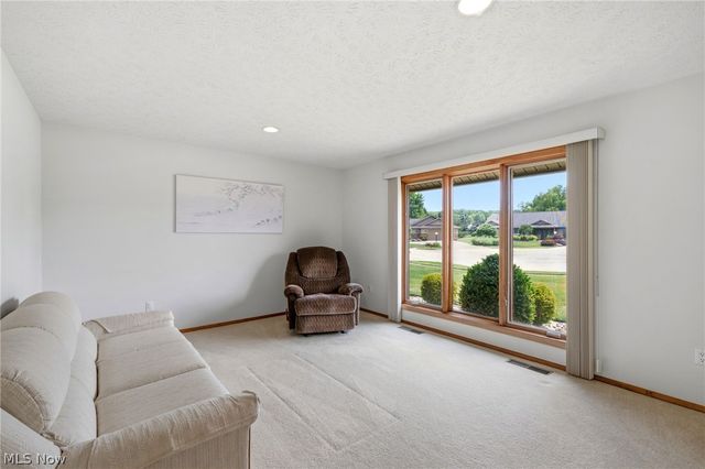 32672 Heron Circle, North Ridgeville, OH 44039