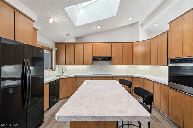 32672 Heron Circle, North Ridgeville, OH 44039