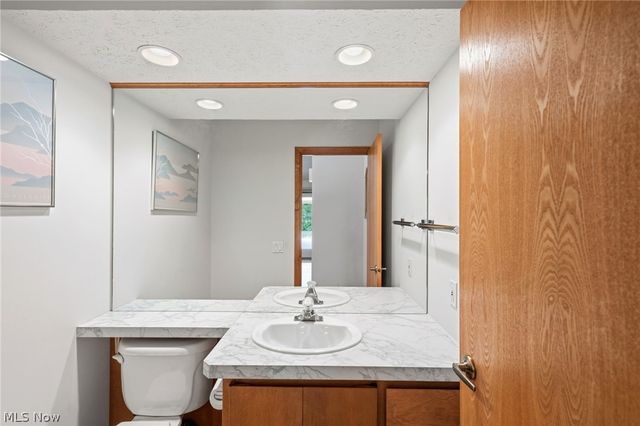 32672 Heron Circle, North Ridgeville, OH 44039