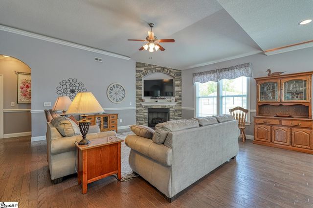 205 Creekside Farms Way, Duncan, SC 29334