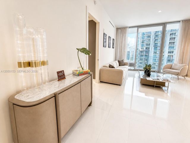 300 Biscayne Boulevard Way 2609W, Miami, FL 33131