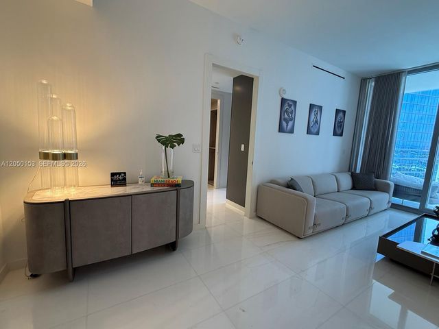300 Biscayne Boulevard Way 2609W, Miami, FL 33131