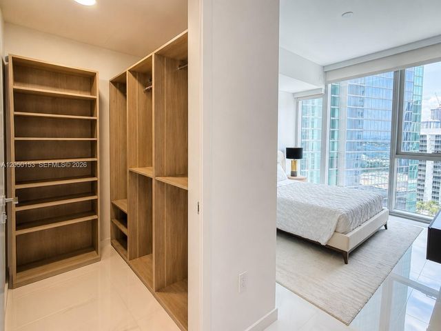 300 Biscayne Boulevard Way 2609W, Miami, FL 33131