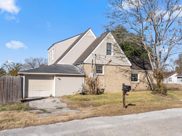 2520 1st Street, Bay City, TX 77414