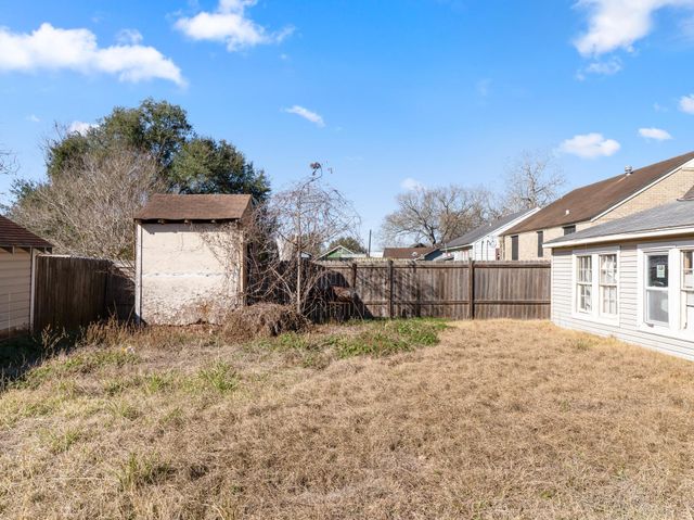 2520 1st Street, Bay City, TX 77414