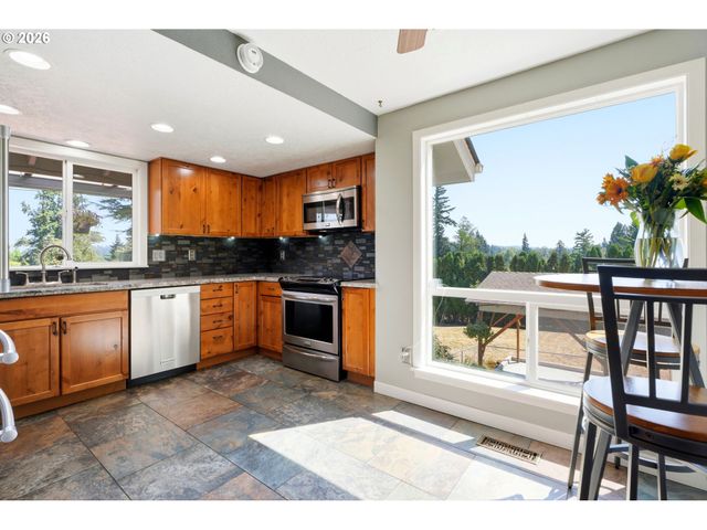 17987 S REDLAND Rd, Oregon City, OR 97045